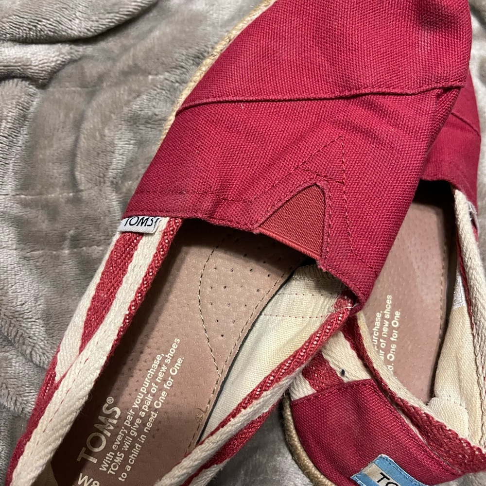 Toms - Picture 4 of 4